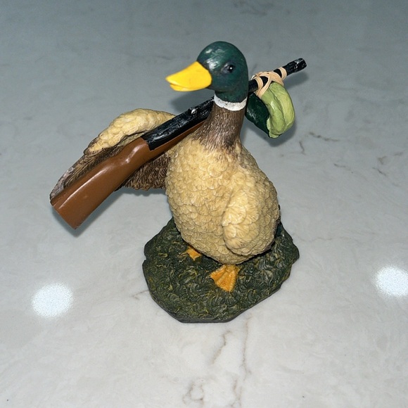 Mallard Duck Runaway with Gun and Pouch Sack Ceramic - Picture 8 of 8